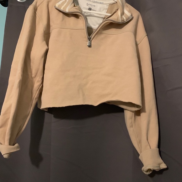 Oversized cropped sweater. - Picture 3 of 3